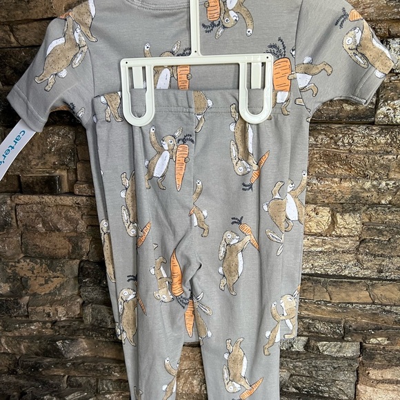 Carter's Gray Pajama Sets with Giraffe Pattern - Picture 4 of 7